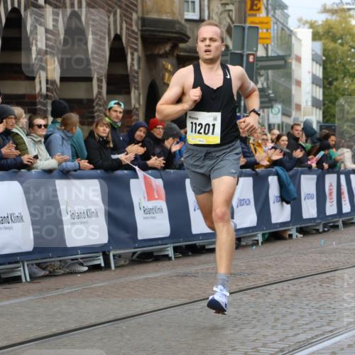 05.10.2025 - 20. swb-Marathon Bremen Strokosch-Dieckow http://msf.ph/oto/9219789 05.10.2025 10:32:00 Ziel 11201 meine-sportfotos.de