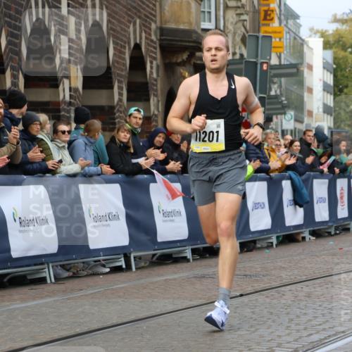 05.10.2025 - 20. swb-Marathon Bremen Strokosch-Dieckow http://msf.ph/oto/9219793 05.10.2025 10:32:00 Ziel 11201 meine-sportfotos.de