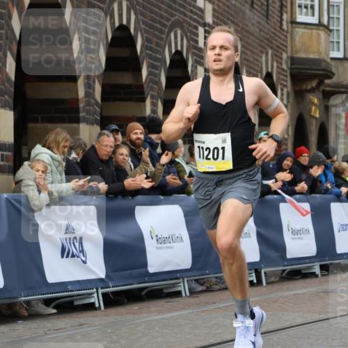 05.10.2025 - 20. swb-Marathon Bremen Strokosch-Dieckow http://msf.ph/oto/9219826 05.10.2025 10:32:00 Ziel 11201 meine-sportfotos.de