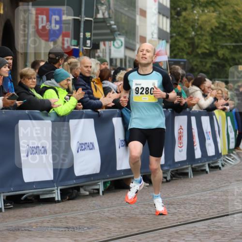 05.10.2025 - 20. swb-Marathon Bremen Strokosch-Dieckow http://msf.ph/oto/9219846 05.10.2025 10:32:34 Ziel 9280, 11730 meine-sportfotos.de