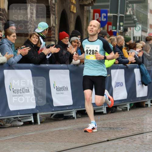 05.10.2025 - 20. swb-Marathon Bremen Strokosch-Dieckow http://msf.ph/oto/9219853 05.10.2025 10:32:34 Ziel 9280, 11730 meine-sportfotos.de