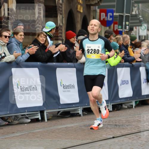 05.10.2025 - 20. swb-Marathon Bremen Strokosch-Dieckow http://msf.ph/oto/9219858 05.10.2025 10:32:34 Ziel 9280, 11730 meine-sportfotos.de