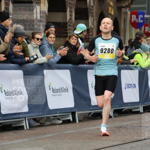 05.10.2025 - 20. swb-Marathon Bremen Strokosch-Dieckow http://msf.ph/oto/9219882 05.10.2025 10:32:35 Ziel 9280, 11730 meine-sportfotos.de
