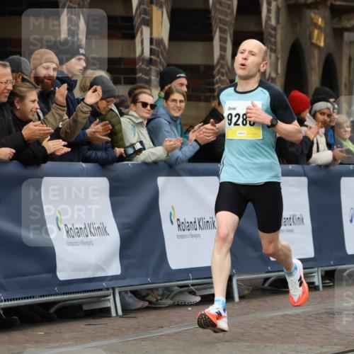 05.10.2025 - 20. swb-Marathon Bremen Strokosch-Dieckow http://msf.ph/oto/9219895 05.10.2025 10:32:35 Ziel 9280, 11730 meine-sportfotos.de