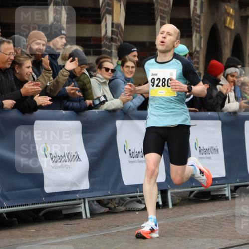 05.10.2025 - 20. swb-Marathon Bremen Strokosch-Dieckow http://msf.ph/oto/9219899 05.10.2025 10:32:35 Ziel 9280, 11730 meine-sportfotos.de