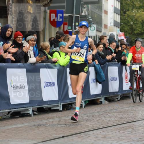 05.10.2025 - 20. swb-Marathon Bremen Strokosch-Dieckow http://msf.ph/oto/9219918 05.10.2025 10:32:38 Ziel 11730 meine-sportfotos.de