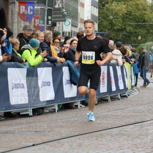 05.10.2025 - 20. swb-Marathon Bremen Strokosch-Dieckow http://msf.ph/oto/9219992 05.10.2025 10:32:48 Ziel 9996 meine-sportfotos.de