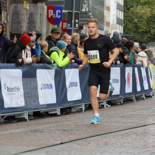 05.10.2025 - 20. swb-Marathon Bremen Strokosch-Dieckow http://msf.ph/oto/9220019 05.10.2025 10:32:48 Ziel 9996 meine-sportfotos.de