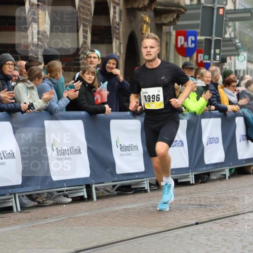 05.10.2025 - 20. swb-Marathon Bremen Strokosch-Dieckow http://msf.ph/oto/9220029 05.10.2025 10:32:49 Ziel 9996 meine-sportfotos.de