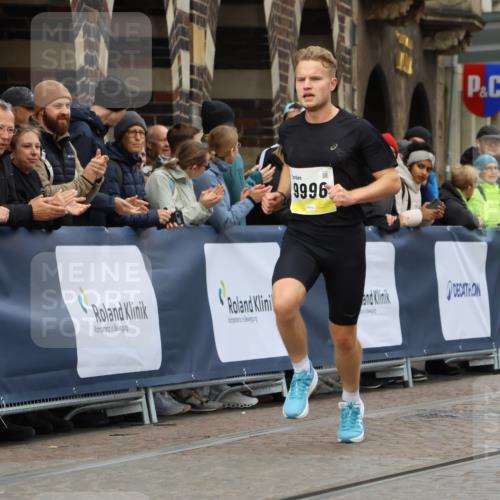 05.10.2025 - 20. swb-Marathon Bremen Strokosch-Dieckow http://msf.ph/oto/9220046 05.10.2025 10:32:49 Ziel 9996 meine-sportfotos.de