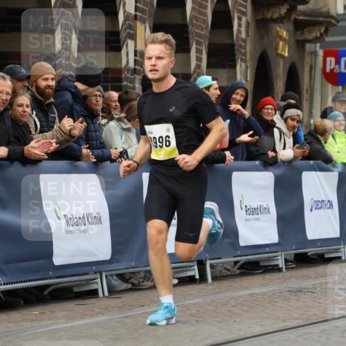 05.10.2025 - 20. swb-Marathon Bremen Strokosch-Dieckow http://msf.ph/oto/9220061 05.10.2025 10:32:50 Ziel 9996 meine-sportfotos.de