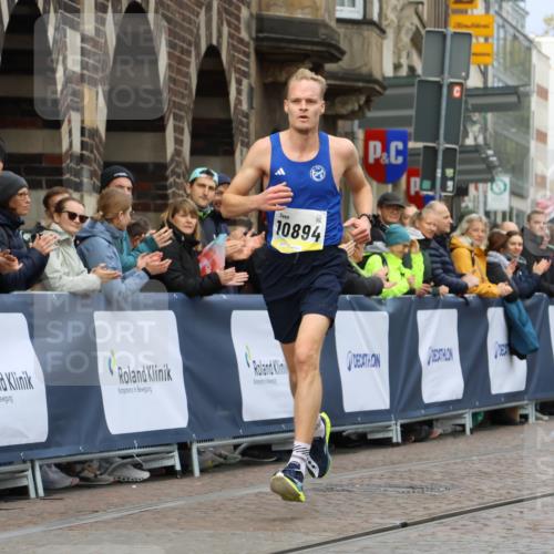 05.10.2025 - 20. swb-Marathon Bremen Strokosch-Dieckow http://msf.ph/oto/9220086 05.10.2025 10:33:01 Ziel 10894 meine-sportfotos.de