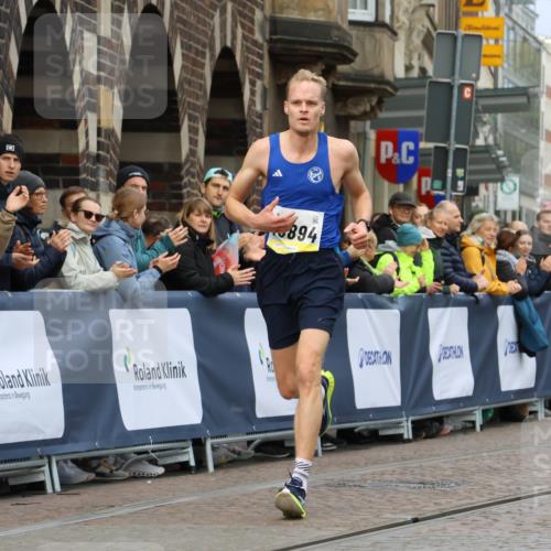 05.10.2025 - 20. swb-Marathon Bremen Strokosch-Dieckow http://msf.ph/oto/9220090 05.10.2025 10:33:01 Ziel 10894 meine-sportfotos.de