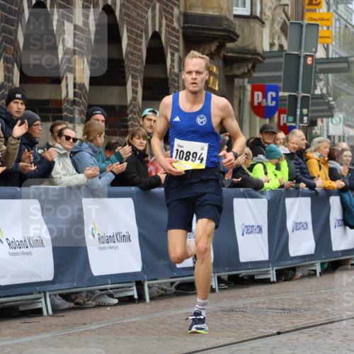 05.10.2025 - 20. swb-Marathon Bremen Strokosch-Dieckow http://msf.ph/oto/9220095 05.10.2025 10:33:01 Ziel 10894 meine-sportfotos.de