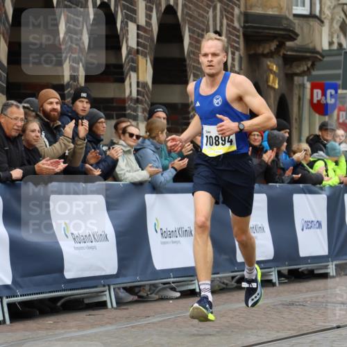 05.10.2025 - 20. swb-Marathon Bremen Strokosch-Dieckow http://msf.ph/oto/9220105 05.10.2025 10:33:01 Ziel 10894 meine-sportfotos.de