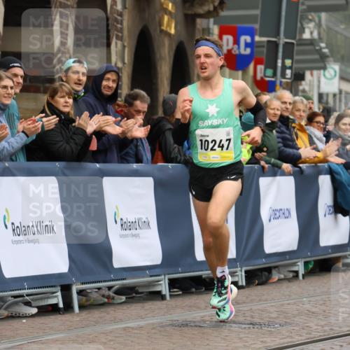 05.10.2025 - 20. swb-Marathon Bremen Strokosch-Dieckow http://msf.ph/oto/9220112 05.10.2025 10:33:33 Ziel 10247 meine-sportfotos.de