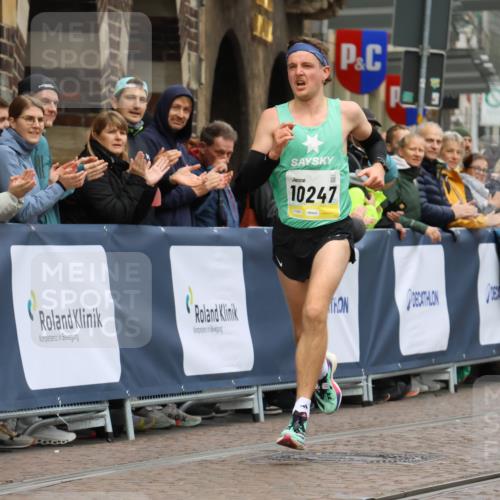 05.10.2025 - 20. swb-Marathon Bremen Strokosch-Dieckow http://msf.ph/oto/9220115 05.10.2025 10:33:33 Ziel 10247 meine-sportfotos.de