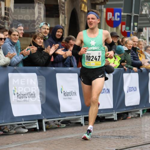 05.10.2025 - 20. swb-Marathon Bremen Strokosch-Dieckow http://msf.ph/oto/9220117 05.10.2025 10:33:34 Ziel 10247 meine-sportfotos.de