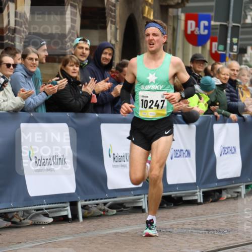 05.10.2025 - 20. swb-Marathon Bremen Strokosch-Dieckow http://msf.ph/oto/9220120 05.10.2025 10:33:34 Ziel 10247 meine-sportfotos.de