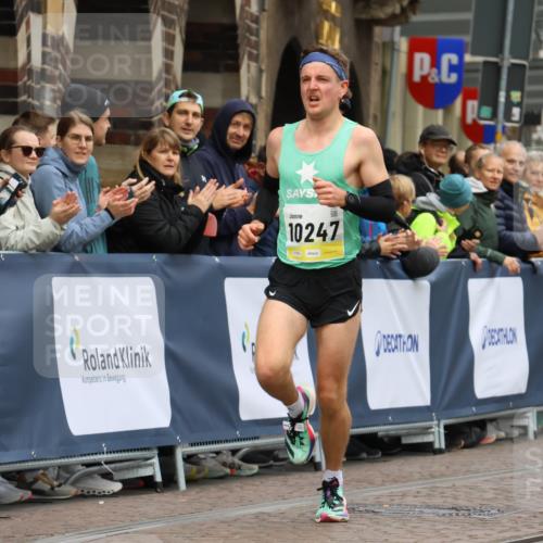 05.10.2025 - 20. swb-Marathon Bremen Strokosch-Dieckow http://msf.ph/oto/9220123 05.10.2025 10:33:34 Ziel 10247 meine-sportfotos.de