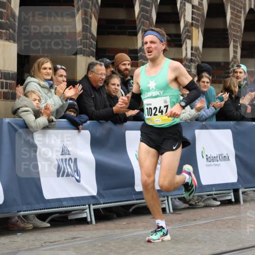 05.10.2025 - 20. swb-Marathon Bremen Strokosch-Dieckow http://msf.ph/oto/9220126 05.10.2025 10:33:35 Ziel 10247, 11130 meine-sportfotos.de