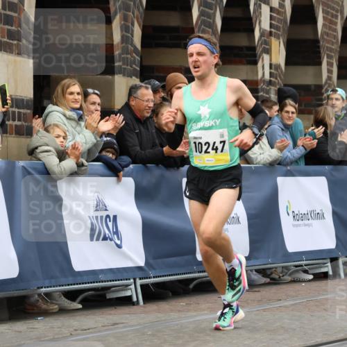 05.10.2025 - 20. swb-Marathon Bremen Strokosch-Dieckow http://msf.ph/oto/9220130 05.10.2025 10:33:35 Ziel 10247, 11130 meine-sportfotos.de