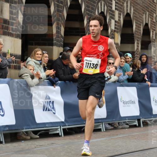 05.10.2025 - 20. swb-Marathon Bremen Strokosch-Dieckow http://msf.ph/oto/9220161 05.10.2025 10:33:45 Ziel 9320, 11130 meine-sportfotos.de