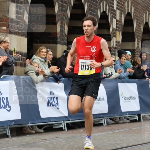 05.10.2025 - 20. swb-Marathon Bremen Strokosch-Dieckow http://msf.ph/oto/9220165 05.10.2025 10:33:45 Ziel 9320, 11130 meine-sportfotos.de