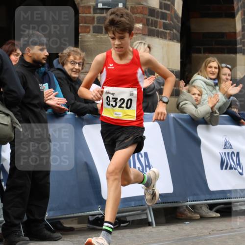 05.10.2025 - 20. swb-Marathon Bremen Strokosch-Dieckow http://msf.ph/oto/9220203 05.10.2025 10:33:51 Ziel 9320 meine-sportfotos.de