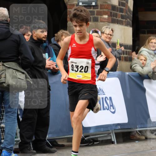 05.10.2025 - 20. swb-Marathon Bremen Strokosch-Dieckow http://msf.ph/oto/9220206 05.10.2025 10:33:51 Ziel 9320 meine-sportfotos.de