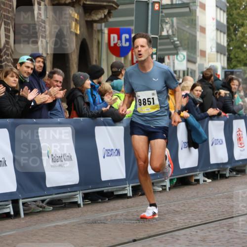 05.10.2025 - 20. swb-Marathon Bremen Strokosch-Dieckow http://msf.ph/oto/9220212 05.10.2025 10:34:24 Ziel 9851 meine-sportfotos.de