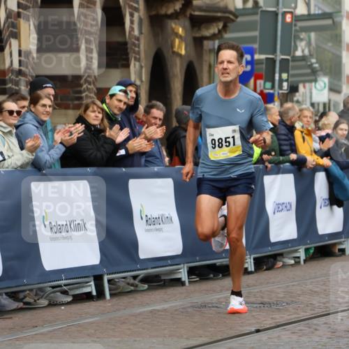 05.10.2025 - 20. swb-Marathon Bremen Strokosch-Dieckow http://msf.ph/oto/9220226 05.10.2025 10:34:24 Ziel 9851 meine-sportfotos.de