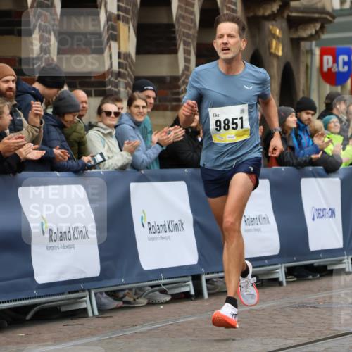 05.10.2025 - 20. swb-Marathon Bremen Strokosch-Dieckow http://msf.ph/oto/9220249 05.10.2025 10:34:25 Ziel 9851 meine-sportfotos.de