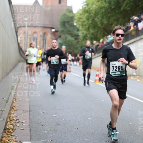 05.10.2025 - 20. swb-Marathon Bremen Michael Strokosch http://msf.ph/oto/9220259 05.10.2025 12:47:45 Laufen 5727, 7295 meine-sportfotos.de