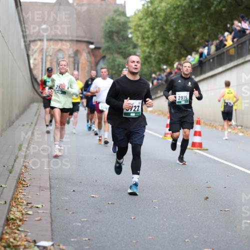 05.10.2025 - 20. swb-Marathon Bremen Michael Strokosch http://msf.ph/oto/9220266 05.10.2025 12:47:47 Laufen 2915 meine-sportfotos.de