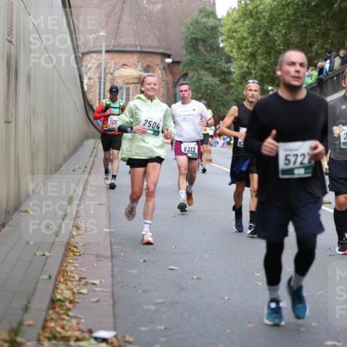 05.10.2025 - 20. swb-Marathon Bremen Michael Strokosch http://msf.ph/oto/9220270 05.10.2025 12:47:48 Laufen 128, 2504, 8312, 5727, 2, 2915 meine-sportfotos.de