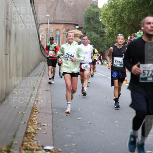 05.10.2025 - 20. swb-Marathon Bremen Michael Strokosch http://msf.ph/oto/9220271 05.10.2025 12:47:48 Laufen 1283, 2504, 8312, 5841, 5727 meine-sportfotos.de