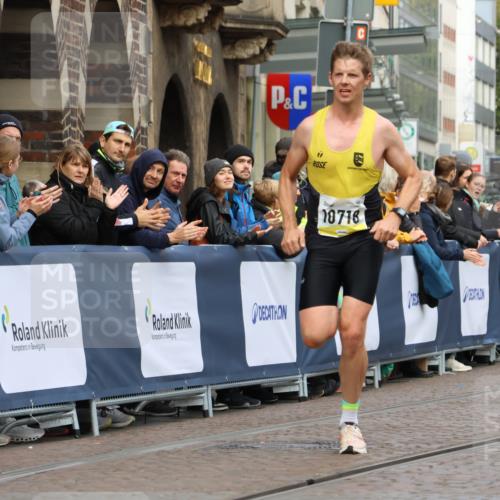 05.10.2025 - 20. swb-Marathon Bremen Strokosch-Dieckow http://msf.ph/oto/9220273 05.10.2025 10:34:34 Ziel 9319, 10718 meine-sportfotos.de