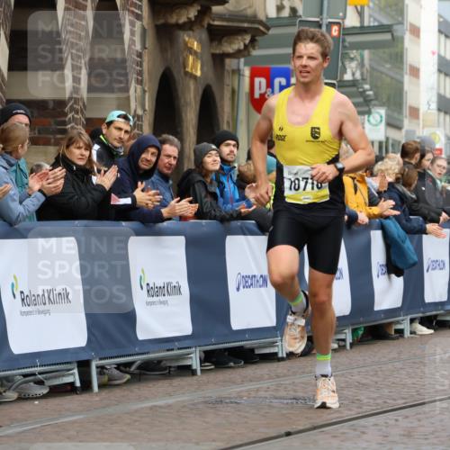 05.10.2025 - 20. swb-Marathon Bremen Strokosch-Dieckow http://msf.ph/oto/9220277 05.10.2025 10:34:34 Ziel 9319, 10718 meine-sportfotos.de