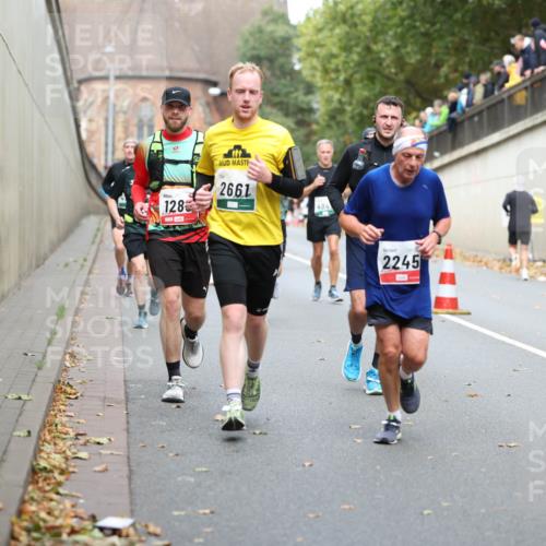 05.10.2025 - 20. swb-Marathon Bremen Michael Strokosch http://msf.ph/oto/9220283 05.10.2025 12:47:52 Laufen 128, 26, 61, 2245 meine-sportfotos.de