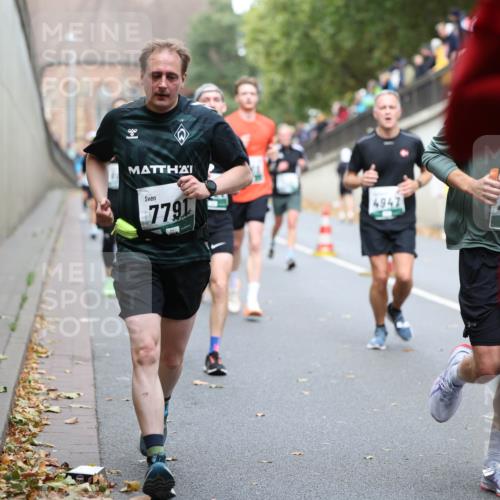 05.10.2025 - 20. swb-Marathon Bremen Michael Strokosch http://msf.ph/oto/9220294 05.10.2025 12:47:56 Laufen 7791, 4947, 29 meine-sportfotos.de