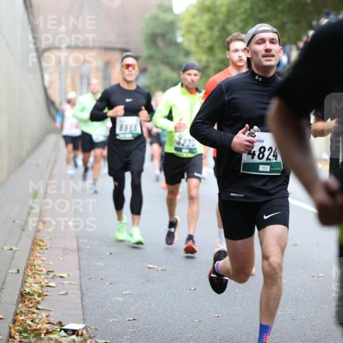 05.10.2025 - 20. swb-Marathon Bremen Michael Strokosch http://msf.ph/oto/9220297 05.10.2025 12:47:57 Laufen 4824, 8868, 3230 meine-sportfotos.de