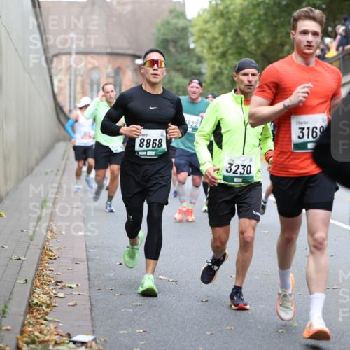 05.10.2025 - 20. swb-Marathon Bremen Michael Strokosch http://msf.ph/oto/9220299 05.10.2025 12:47:58 Laufen 8868, 3230, 3169, 48 meine-sportfotos.de