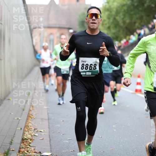 05.10.2025 - 20. swb-Marathon Bremen Michael Strokosch http://msf.ph/oto/9220302 05.10.2025 12:47:59 Laufen 8868, 323 meine-sportfotos.de