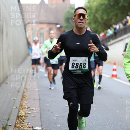 05.10.2025 - 20. swb-Marathon Bremen Michael Strokosch http://msf.ph/oto/9220304 05.10.2025 12:47:59 Laufen 8868, 3230 meine-sportfotos.de