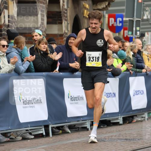 05.10.2025 - 20. swb-Marathon Bremen Strokosch-Dieckow http://msf.ph/oto/9220305 05.10.2025 10:34:38 Ziel 9319 meine-sportfotos.de