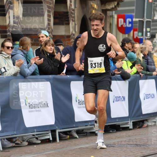 05.10.2025 - 20. swb-Marathon Bremen Strokosch-Dieckow http://msf.ph/oto/9220309 05.10.2025 10:34:38 Ziel 9319 meine-sportfotos.de
