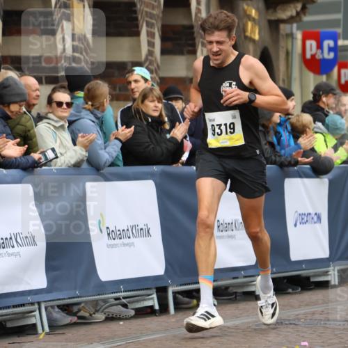 05.10.2025 - 20. swb-Marathon Bremen Strokosch-Dieckow http://msf.ph/oto/9220314 05.10.2025 10:34:38 Ziel 9319 meine-sportfotos.de