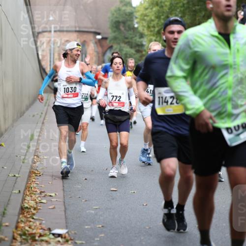 05.10.2025 - 20. swb-Marathon Bremen Michael Strokosch http://msf.ph/oto/9220315 05.10.2025 12:48:02 Laufen 1030, 712, 772, 418, 11428, 775 meine-sportfotos.de