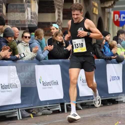 05.10.2025 - 20. swb-Marathon Bremen Strokosch-Dieckow http://msf.ph/oto/9220318 05.10.2025 10:34:38 Ziel 9319 meine-sportfotos.de